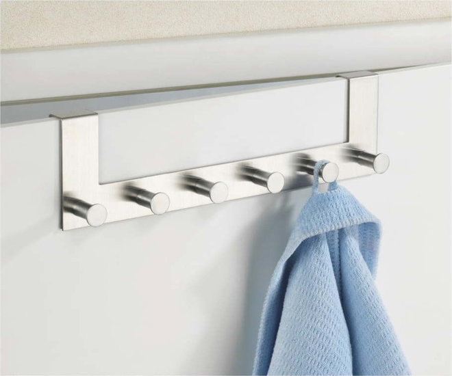 Kovový věšák na dveře ve stříbrné barvě 39 cm Celano – Wenko