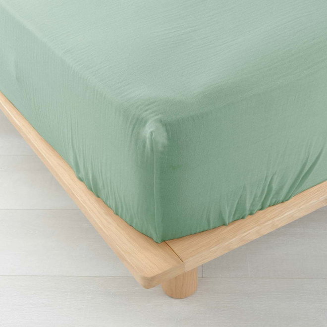 Světle zelené napínací mušelínové prostěradlo 160x200 cm Angelia – douceur d'intérieur