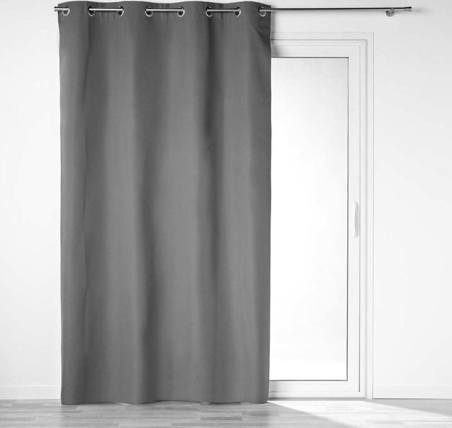 Antracitový zatemňovací závěs z mikrovlákna 140x260 cm Obscure – douceur d'intérieur