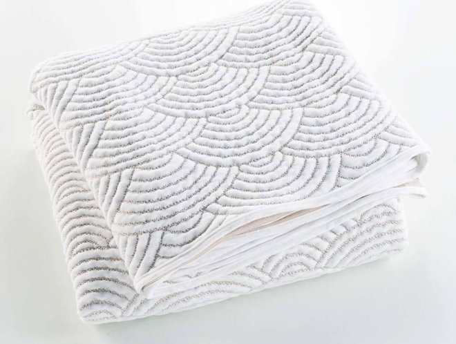 Bílý/béžový set přehozu a povlaku na polštář jersey 240x260 cm Cassandra – douceur d'intérieur