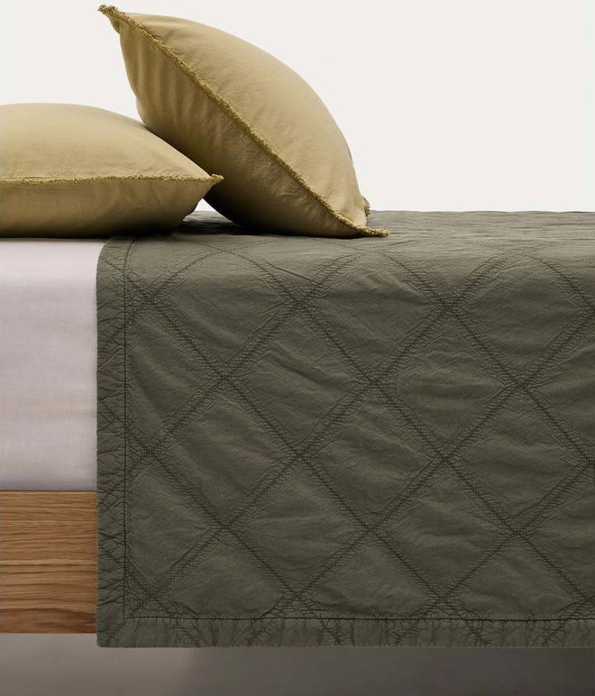 Zelený bavlněný prošívaný přehoz 240x260 cm Serla – Kave Home