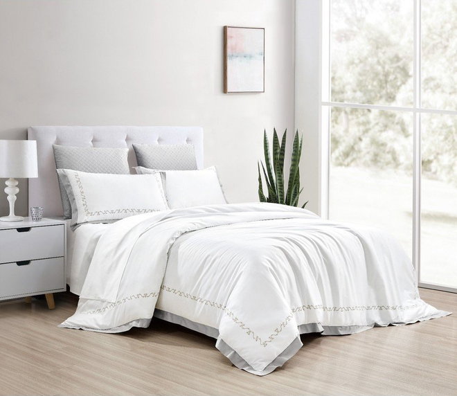 Bílé povlečení na dvoulůžko/prodloužené z bavlněného saténu s prostěradlem/6dílné 240x220 cm Diana – Mila Home Luxury