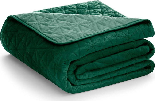 Zelený sametový prošívaný přehoz 220x240 cm Laila – AmeliaHome